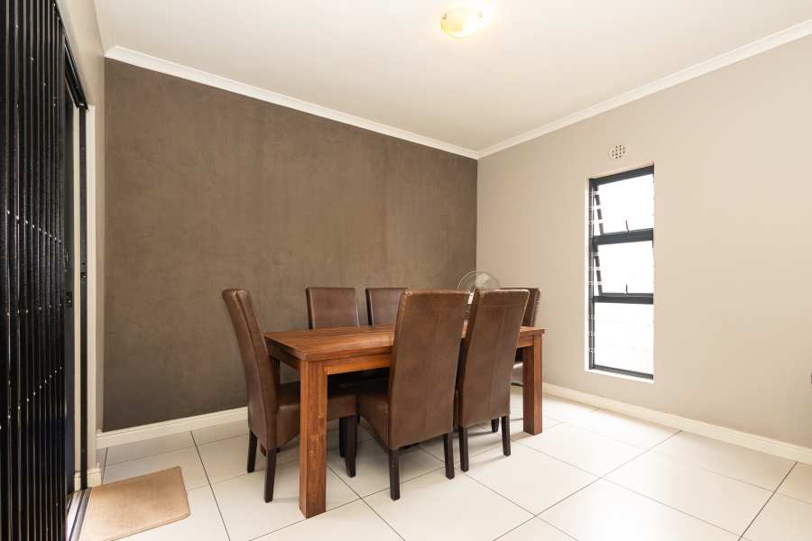 6 Bedroom Property for Sale in Parklands North Western Cape